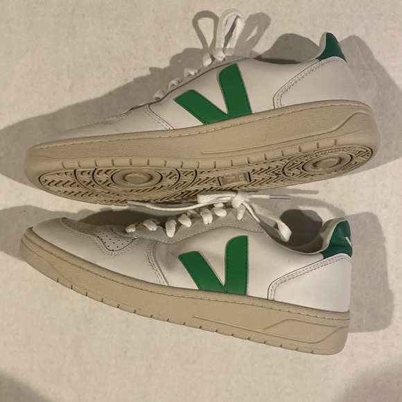 White & Green Veja - Picture 4 of 6